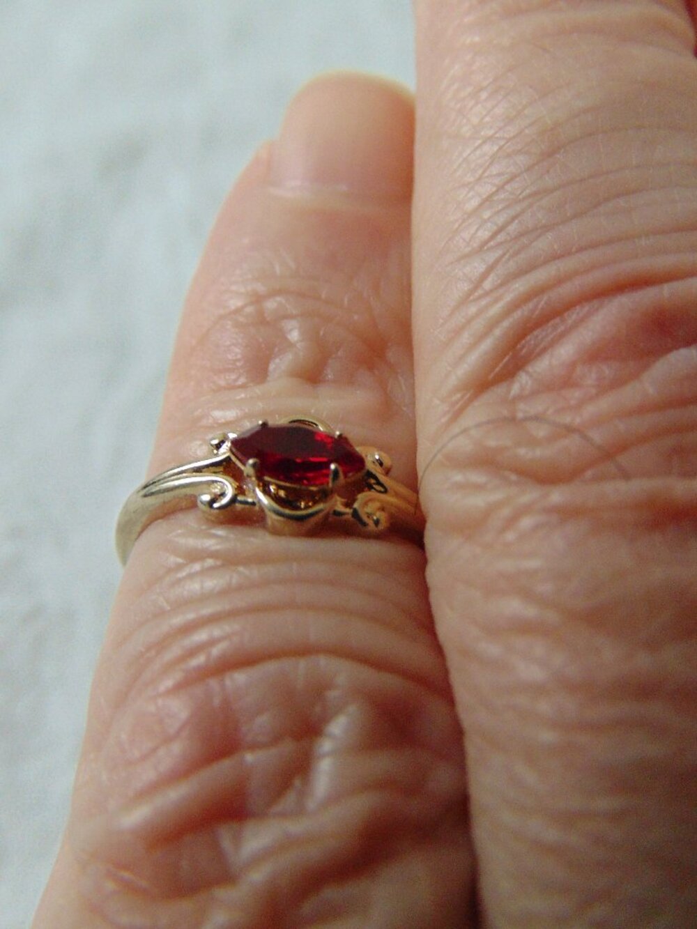 vintage gold filled red crystal ring sz.4